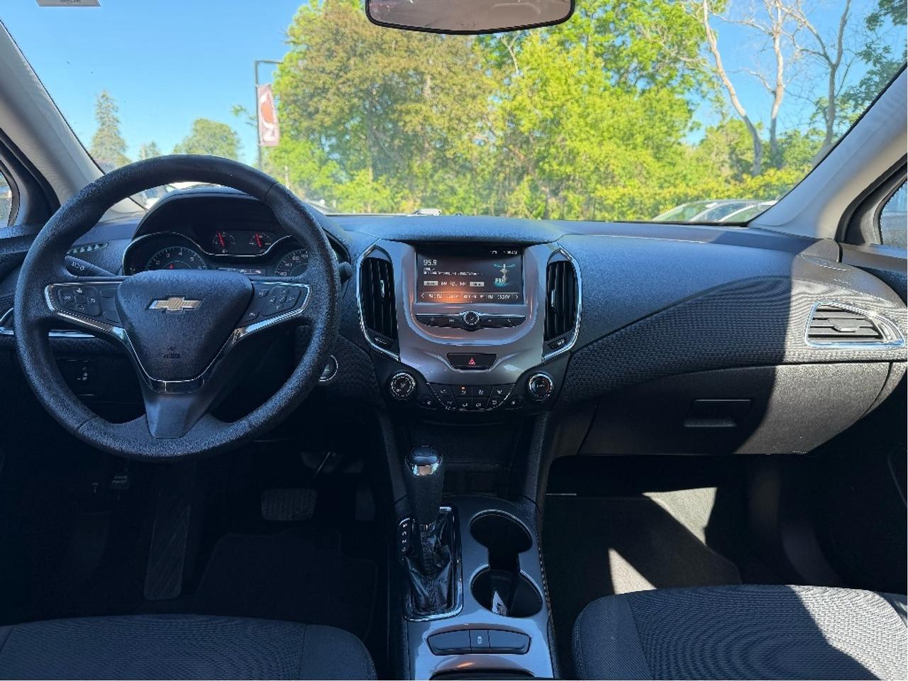 2017 Chevrolet Cruze LT Turbo Photo