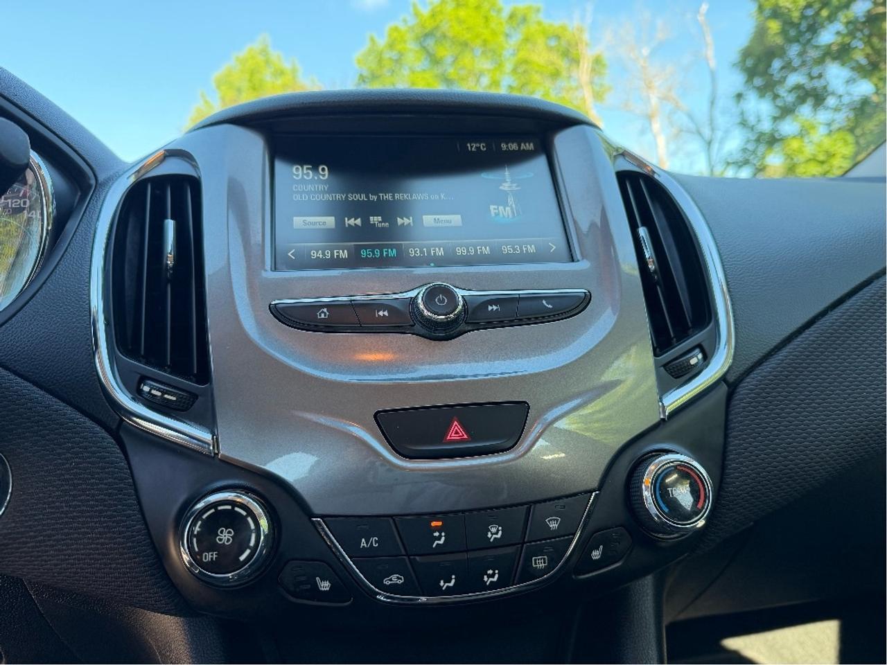 2017 Chevrolet Cruze LT Turbo Photo