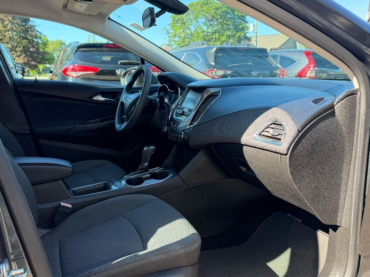 2017 Chevrolet Cruze LT Turbo Photo