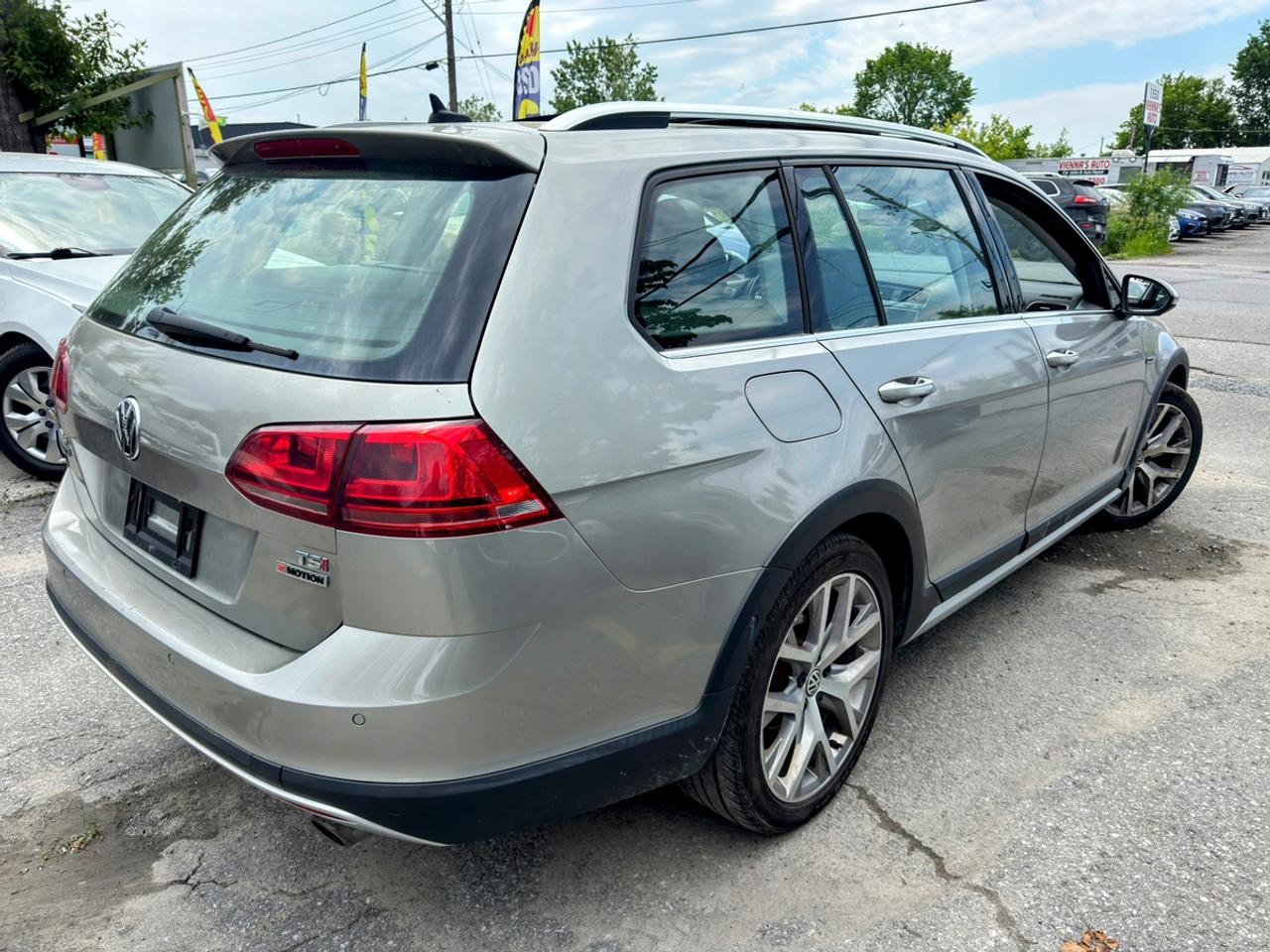 2017 Volkswagen Golf Alltrack S Photo2