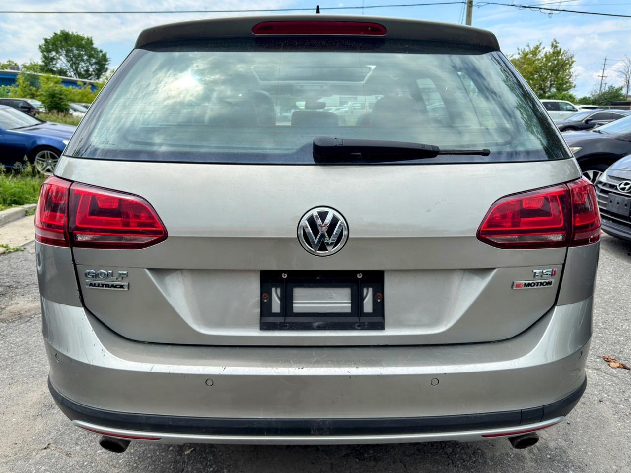 2017 Volkswagen Golf Alltrack S Photo