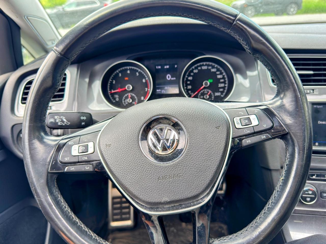 2017 Volkswagen Golf Alltrack S Photo