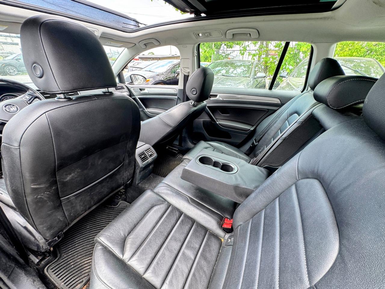 2017 Volkswagen Golf Alltrack S Photo