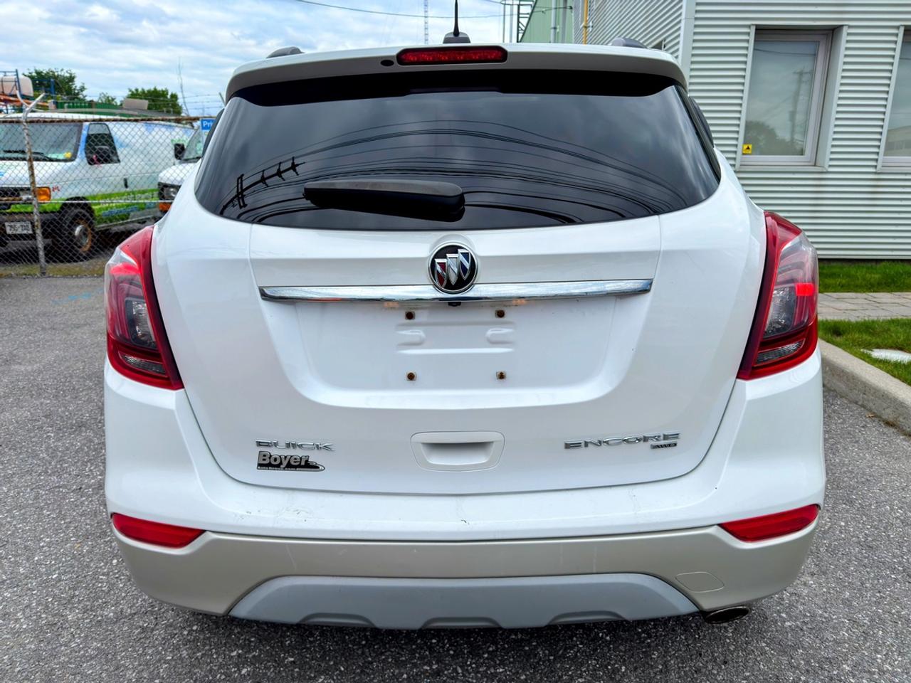 2017 Buick Encore Essence Photo4