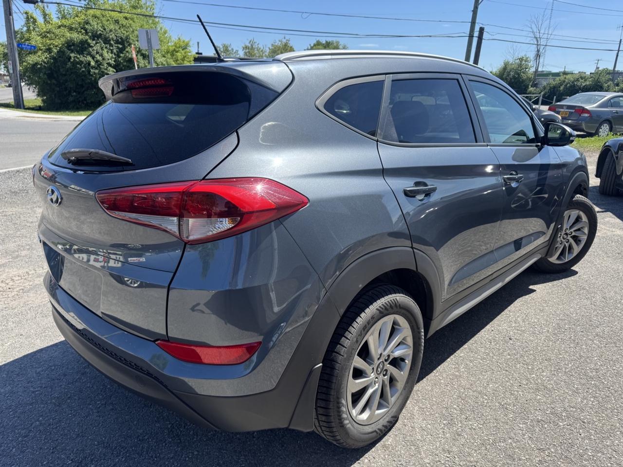 2017 Hyundai Tucson SE Photo2
