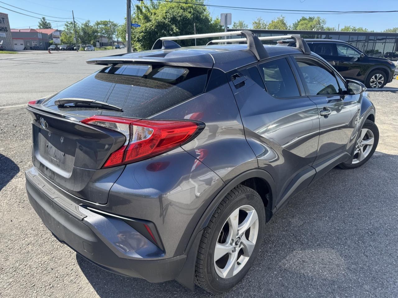 2019 Toyota C-HR XLE Photo