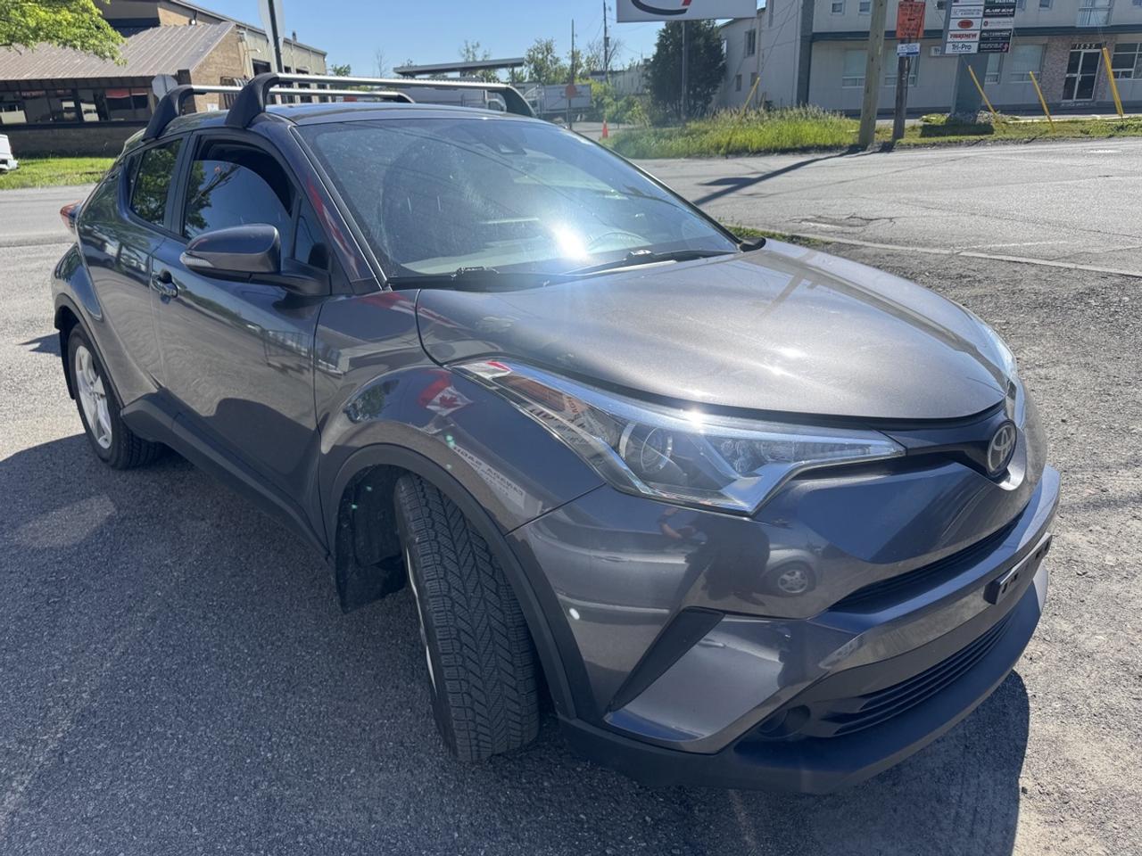 2019 Toyota C-HR XLE Photo
