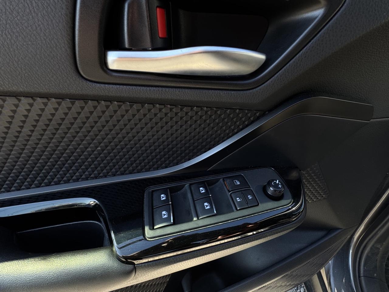 2019 Toyota C-HR XLE Photo