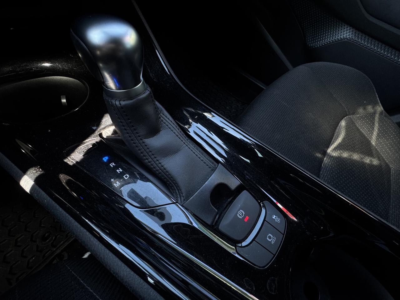 2019 Toyota C-HR XLE Photo
