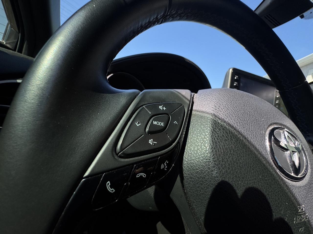 2019 Toyota C-HR XLE Photo