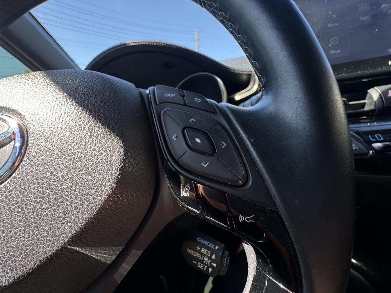2019 Toyota C-HR XLE Photo