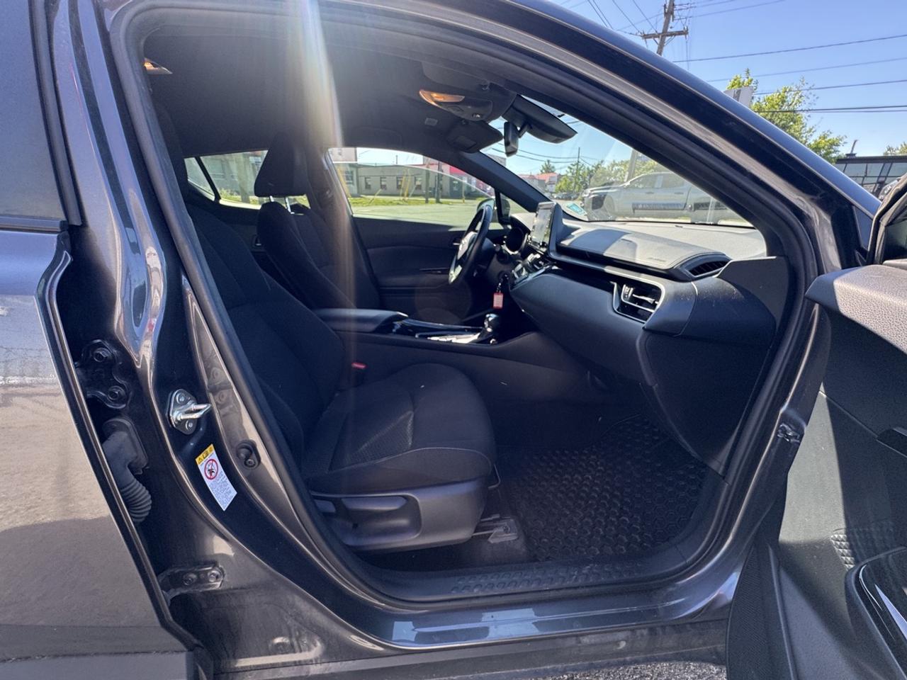 2019 Toyota C-HR XLE Photo