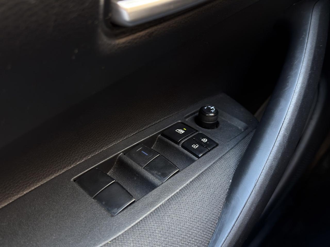 2021 Toyota Corolla LE   Lane Dep   Heated Seats   Blind Spot Photo