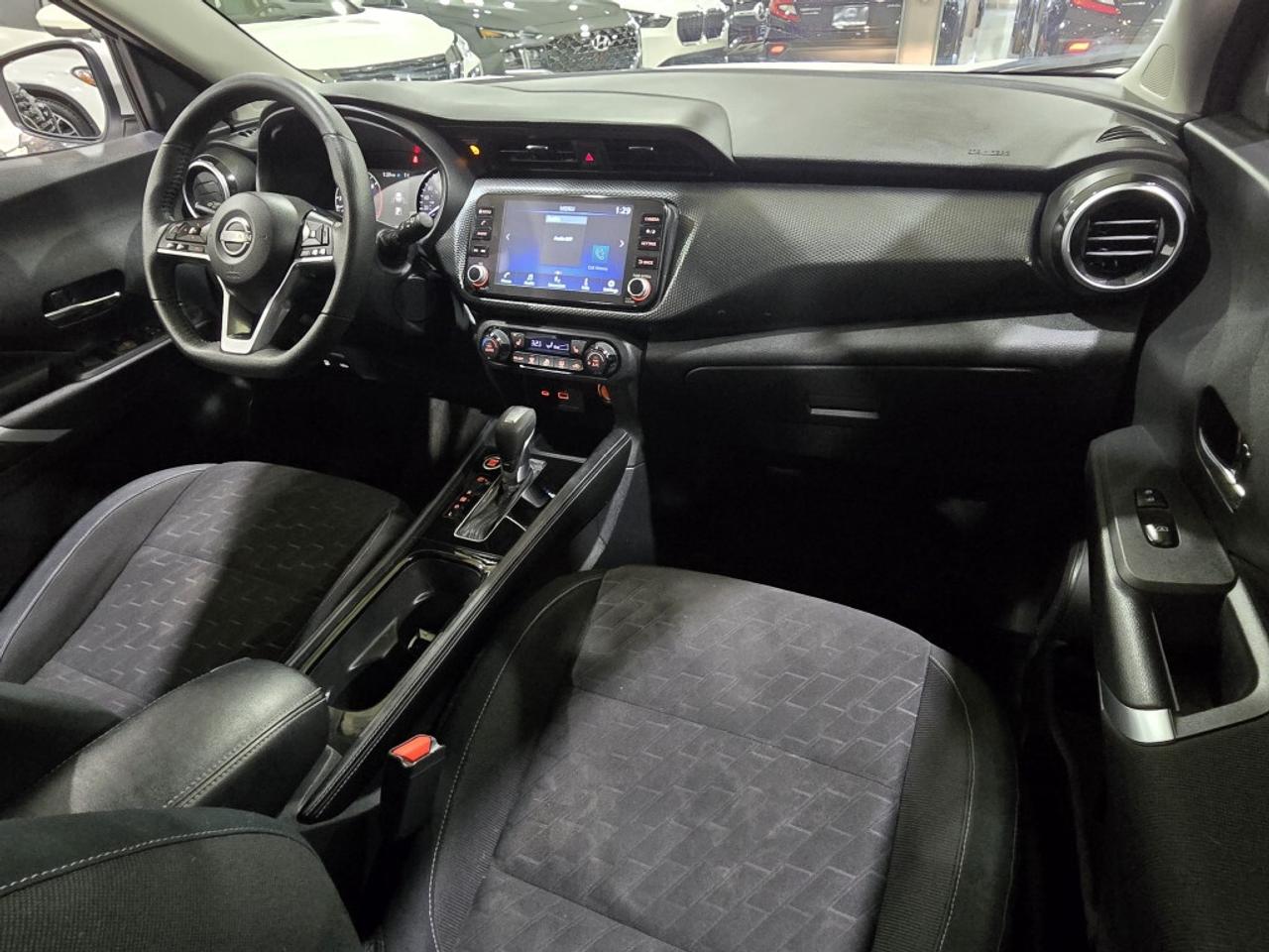 2024 Nissan Kicks SV CVT No Accident APPLE CAR-PLAY PARK ASSIST Photo