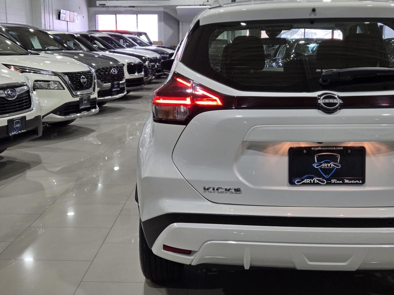 2024 Nissan Kicks SV CVT No Accident APPLE CAR-PLAY PARK ASSIST Photo