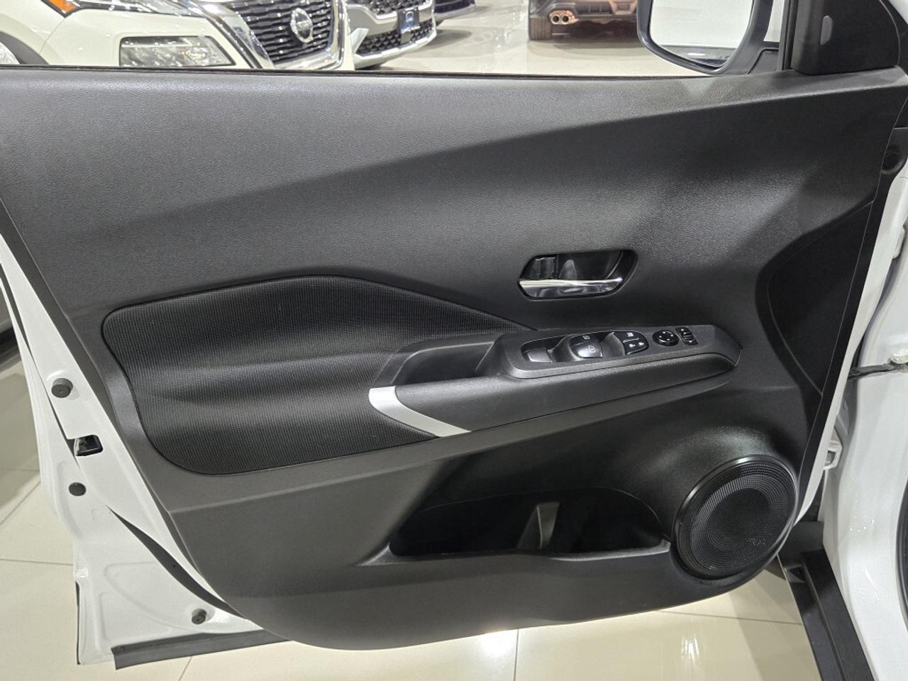 2024 Nissan Kicks SV CVT No Accident APPLE CAR-PLAY PARK ASSIST Photo