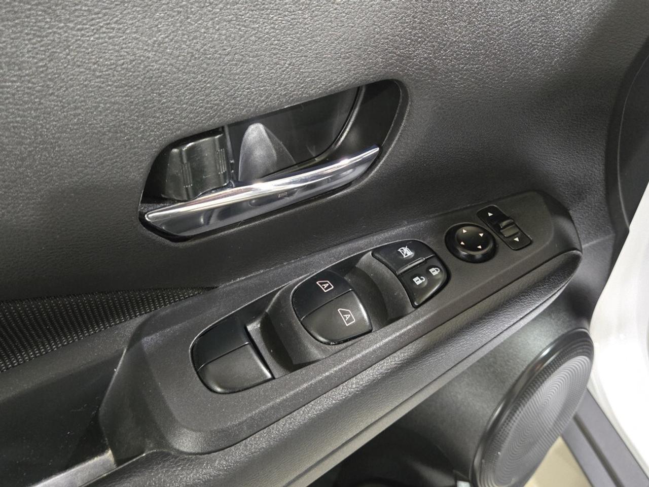 2024 Nissan Kicks SV CVT No Accident APPLE CAR-PLAY PARK ASSIST Photo