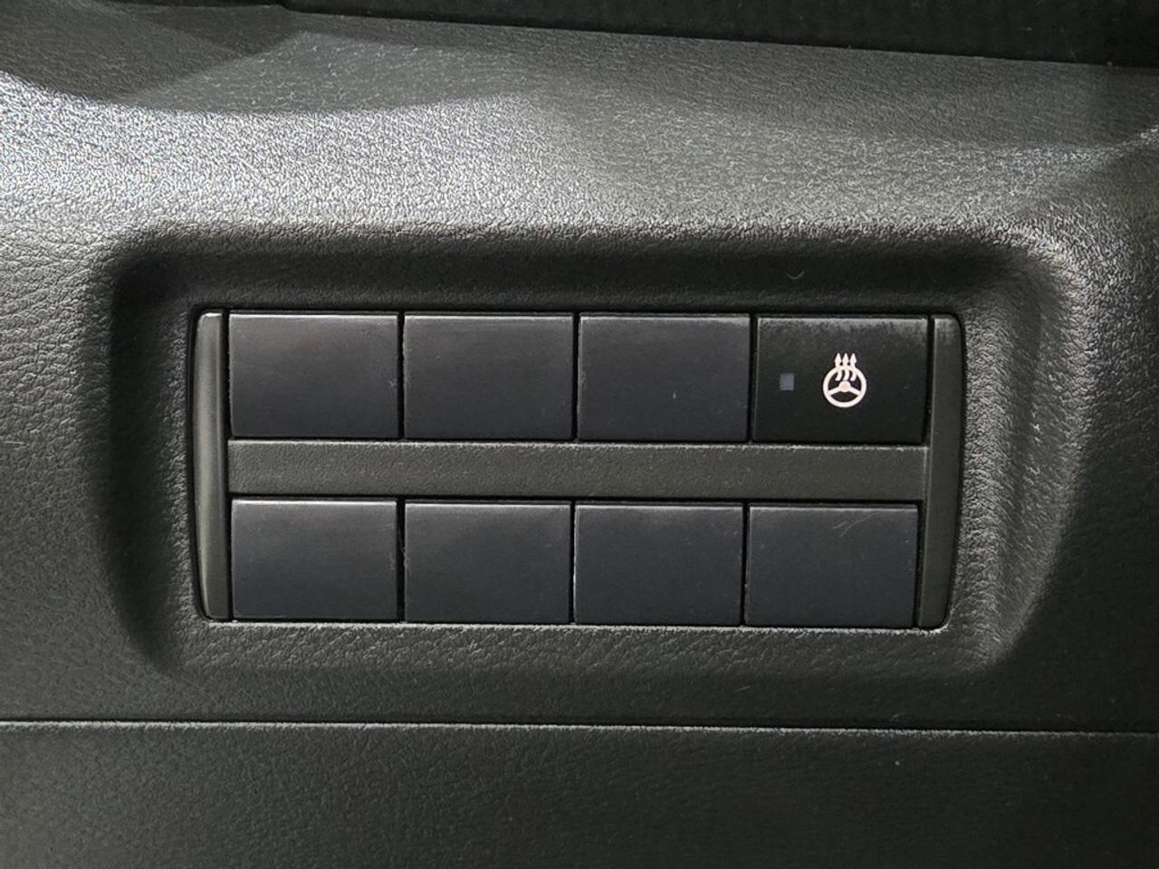 2024 Nissan Kicks SV CVT No Accident APPLE CAR-PLAY PARK ASSIST Photo