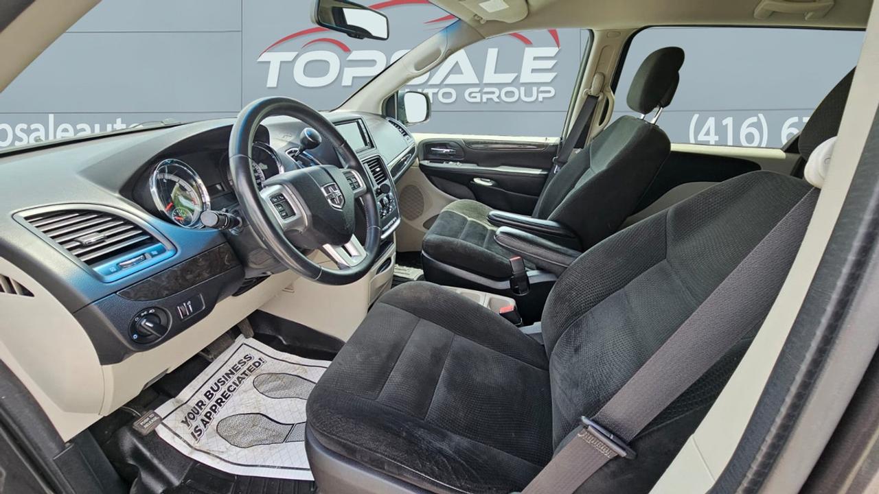2016 Dodge Grand Caravan SXT Photo