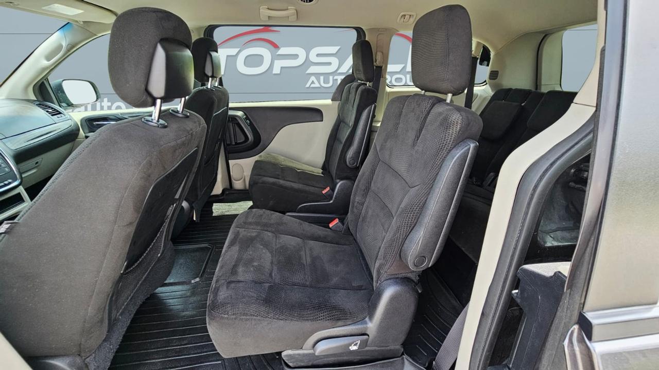 2016 Dodge Grand Caravan SXT Photo