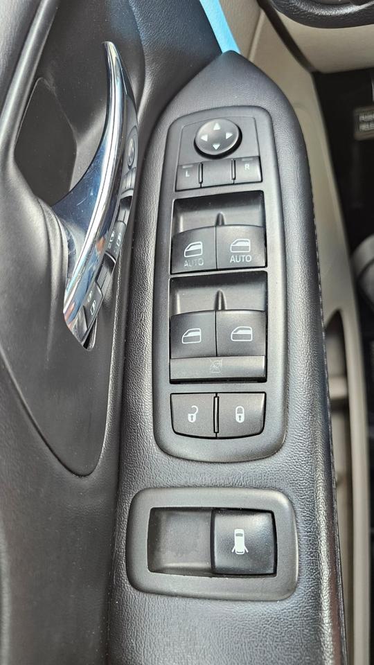 2016 Dodge Grand Caravan SXT Photo