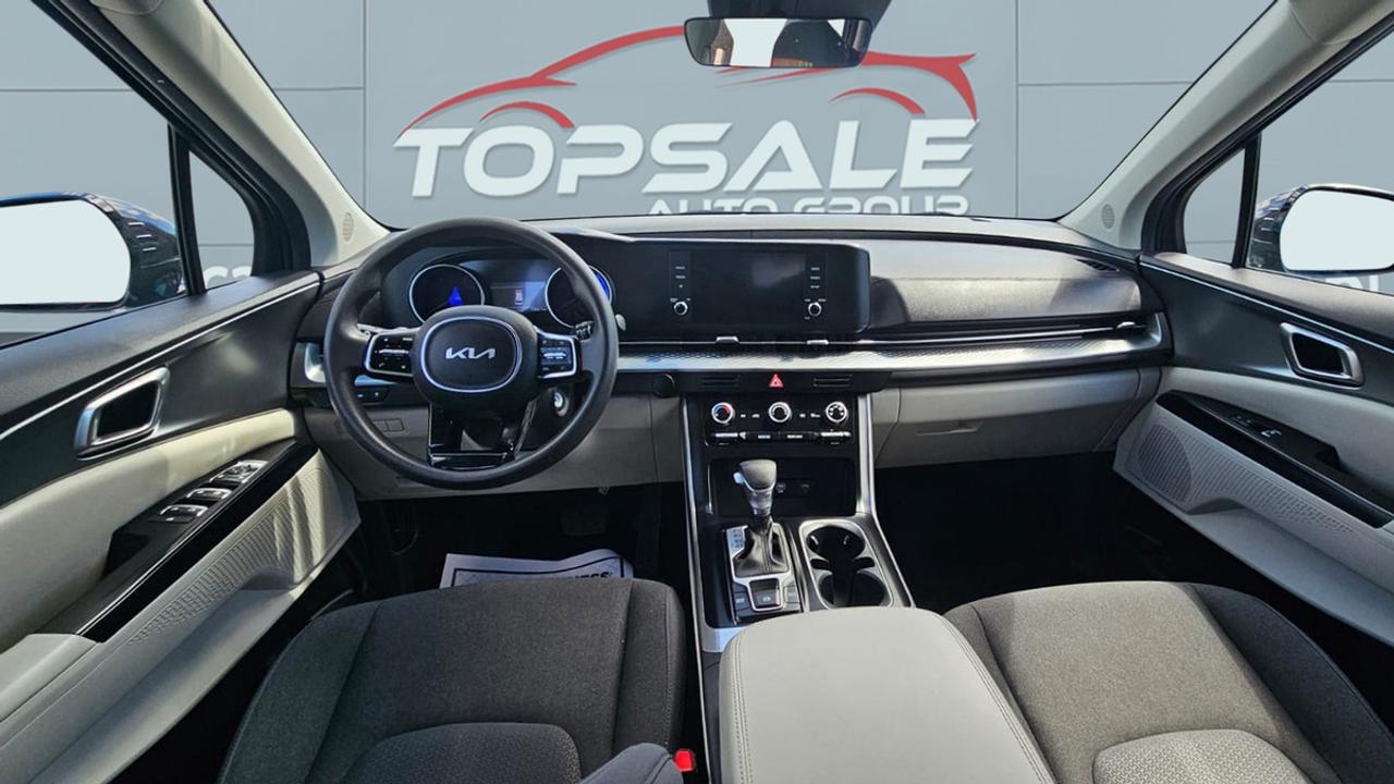 2023 Kia Carnival LX Photo
