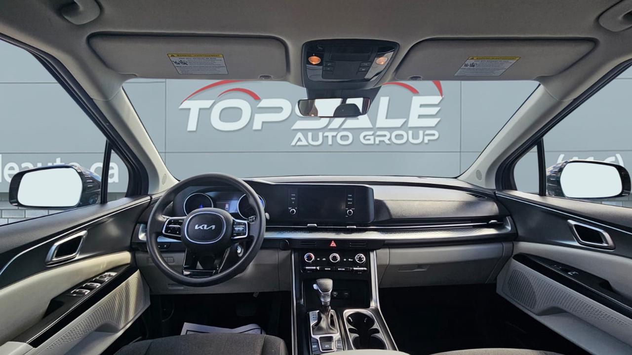 2023 Kia Carnival LX Photo
