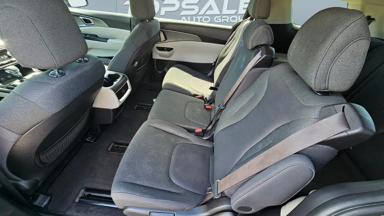 2023 Kia Carnival LX Photo