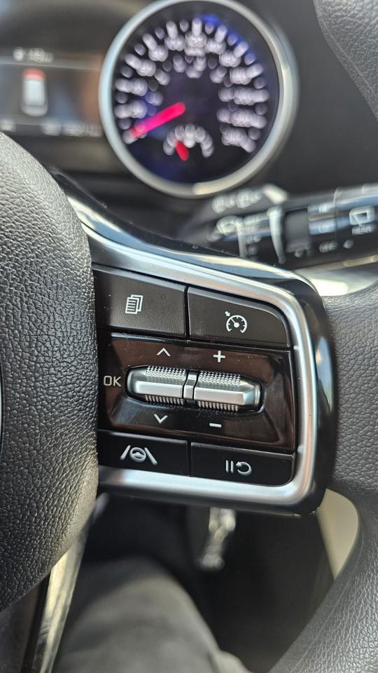 2023 Kia Carnival LX Photo