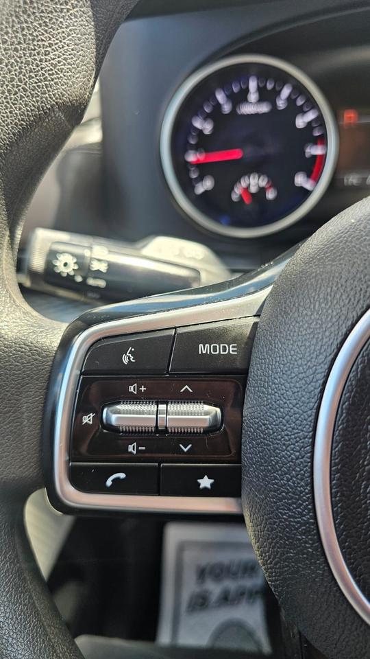 2023 Kia Carnival LX Photo