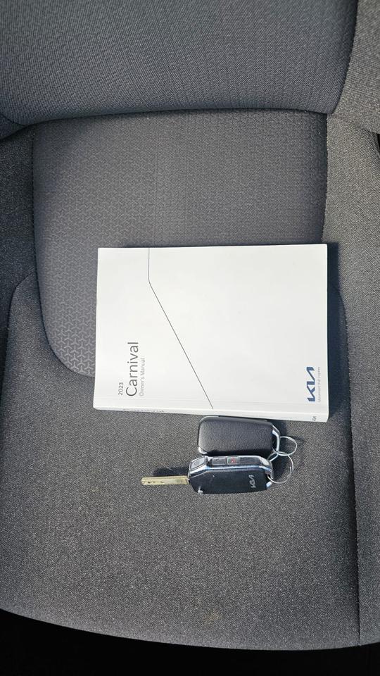 2023 Kia Carnival LX Photo