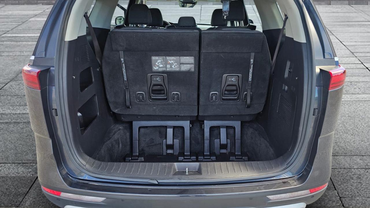 2023 Kia Carnival LX Photo