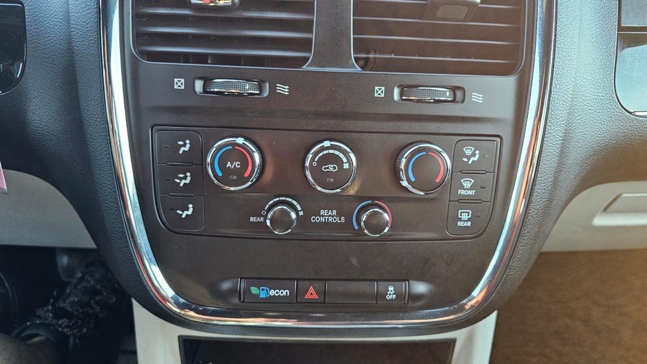 2019 Dodge Grand Caravan SXT Premium Plus Photo