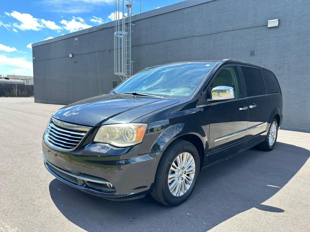 2012 Chrysler Town & Country 4dr Wgn Limited Photo