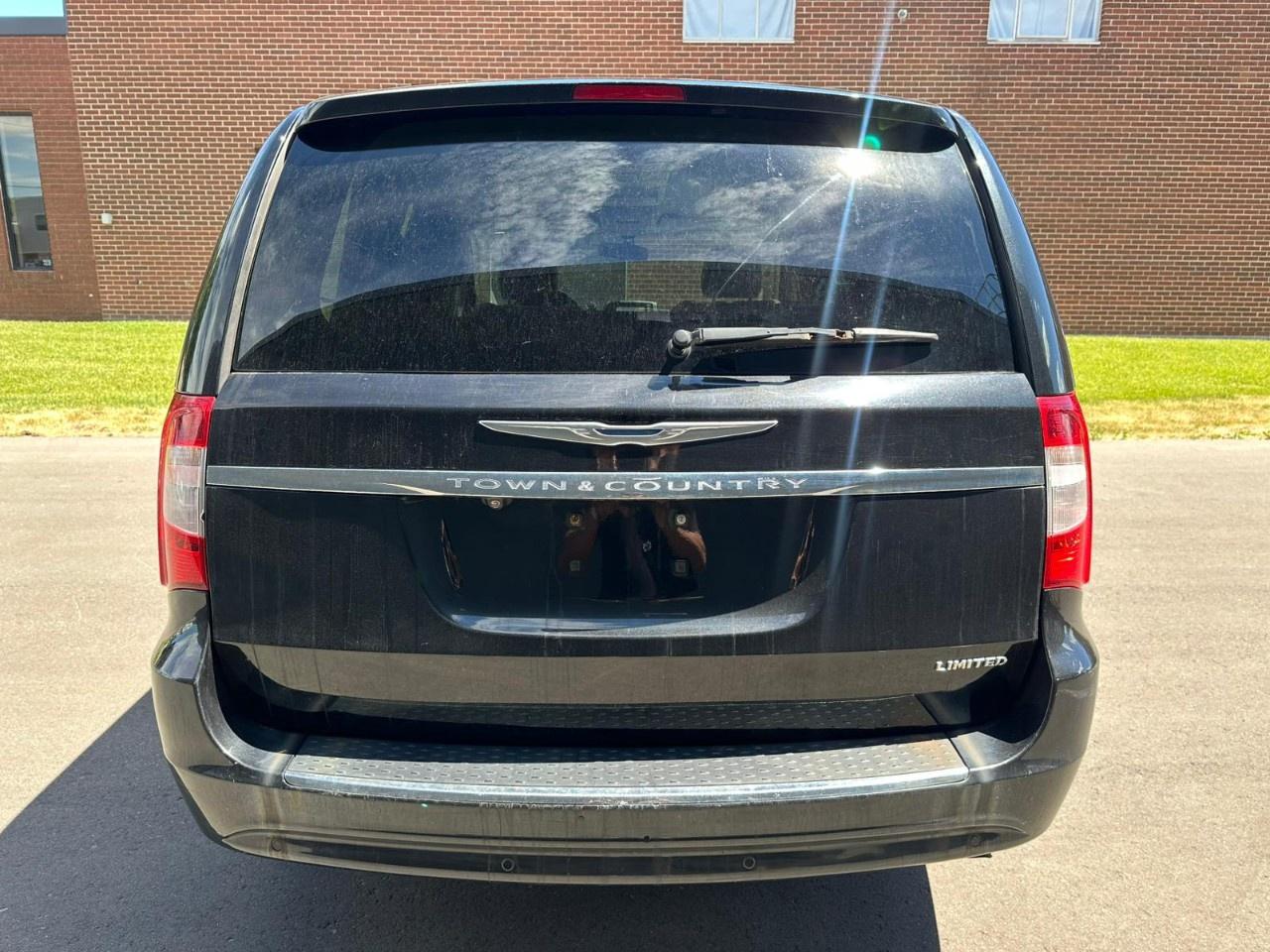 2012 Chrysler Town & Country 4dr Wgn Limited Photo