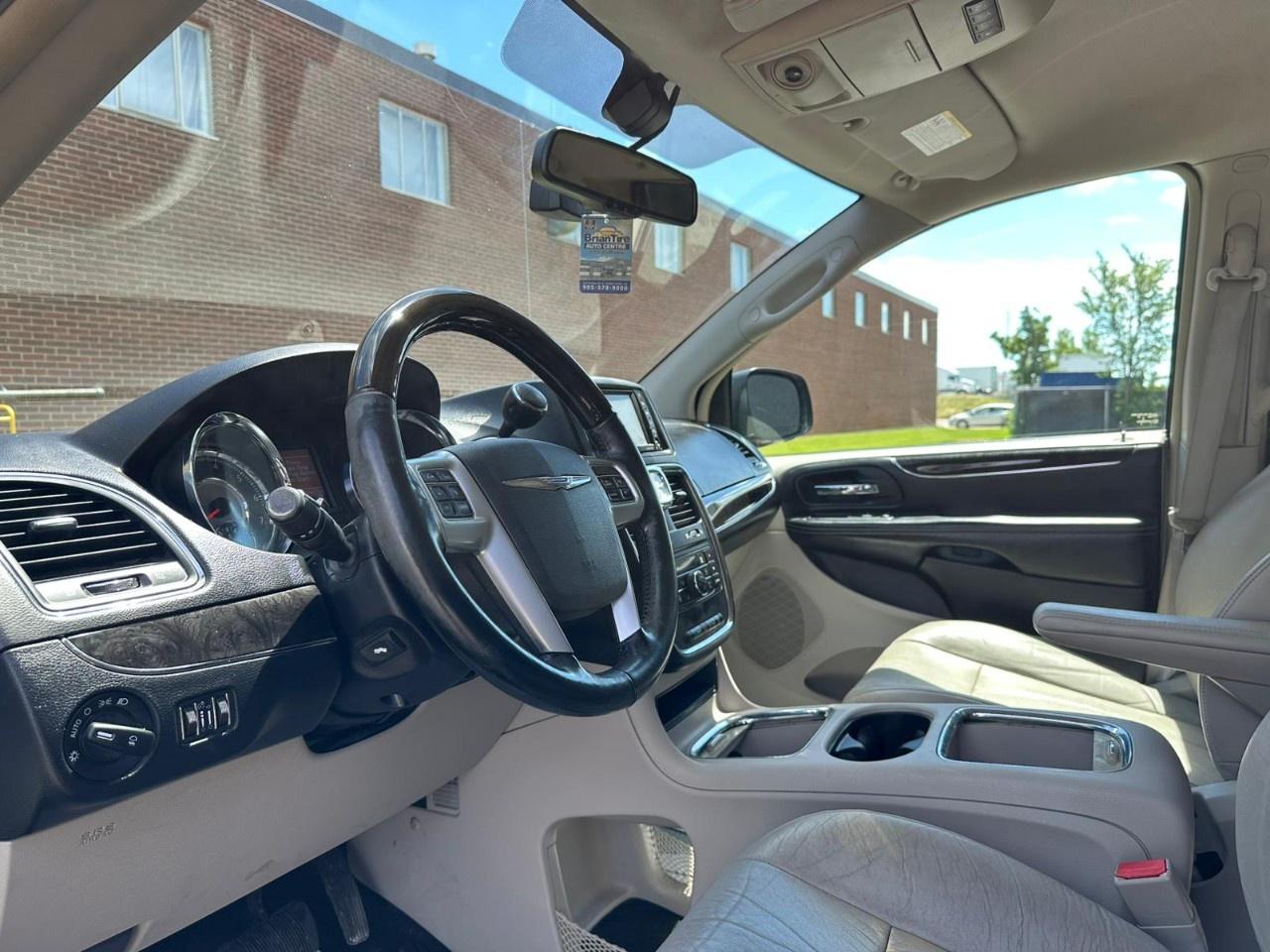 2012 Chrysler Town & Country 4dr Wgn Limited Photo