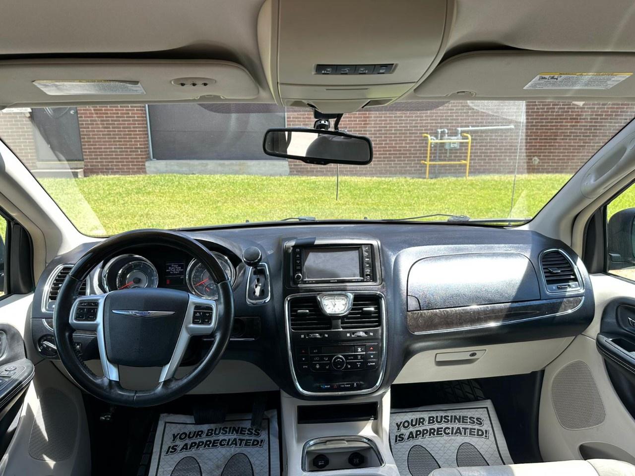 2012 Chrysler Town & Country 4dr Wgn Limited Photo