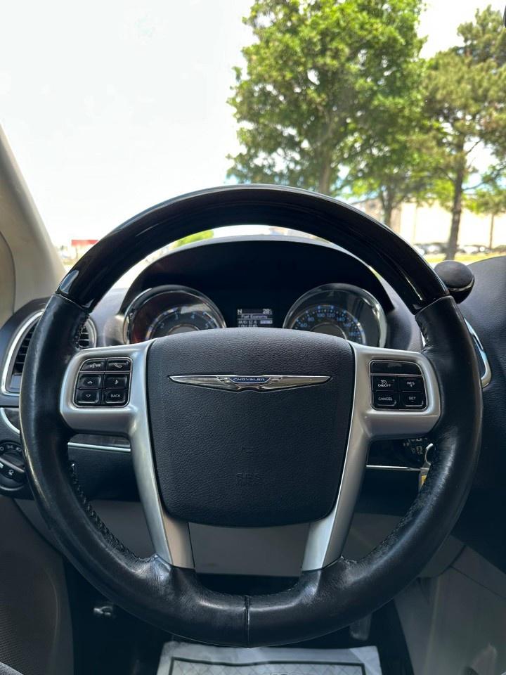 2012 Chrysler Town & Country 4dr Wgn Limited Photo