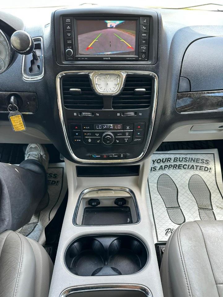 2012 Chrysler Town & Country 4dr Wgn Limited Photo