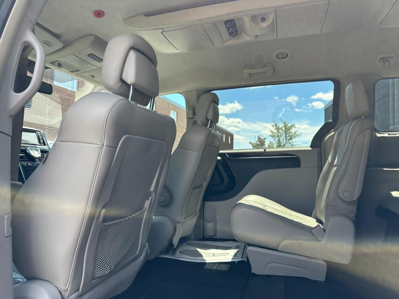 2012 Chrysler Town & Country 4dr Wgn Limited Photo