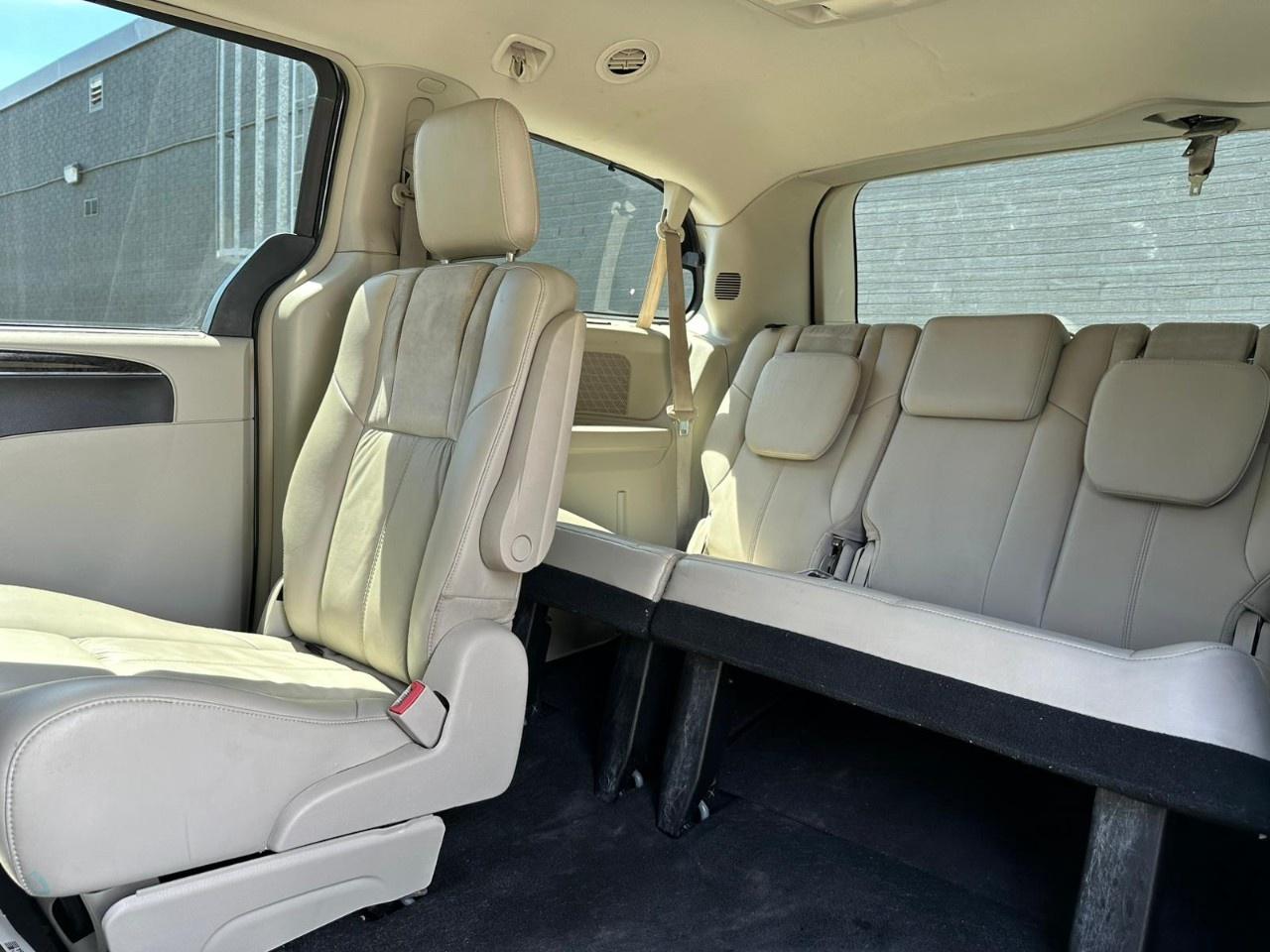 2012 Chrysler Town & Country 4dr Wgn Limited Photo