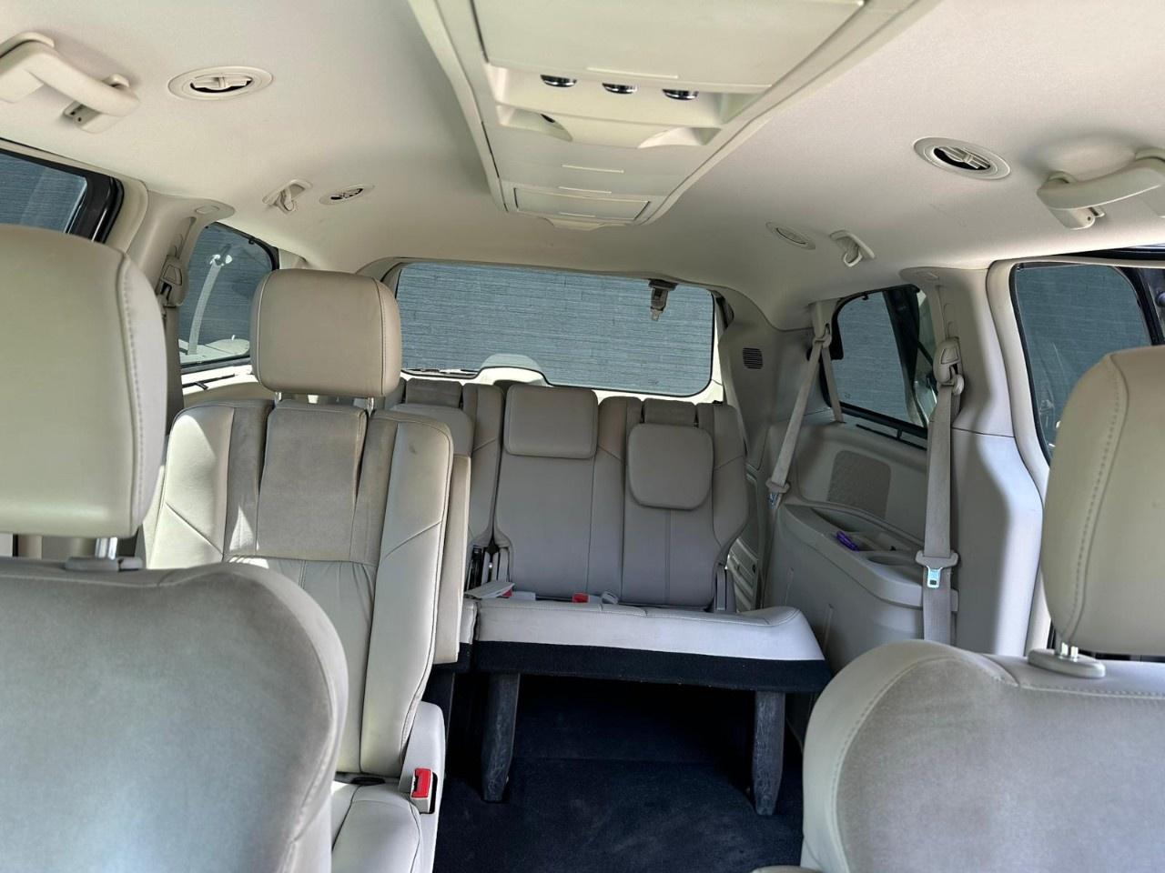 2012 Chrysler Town & Country 4dr Wgn Limited Photo