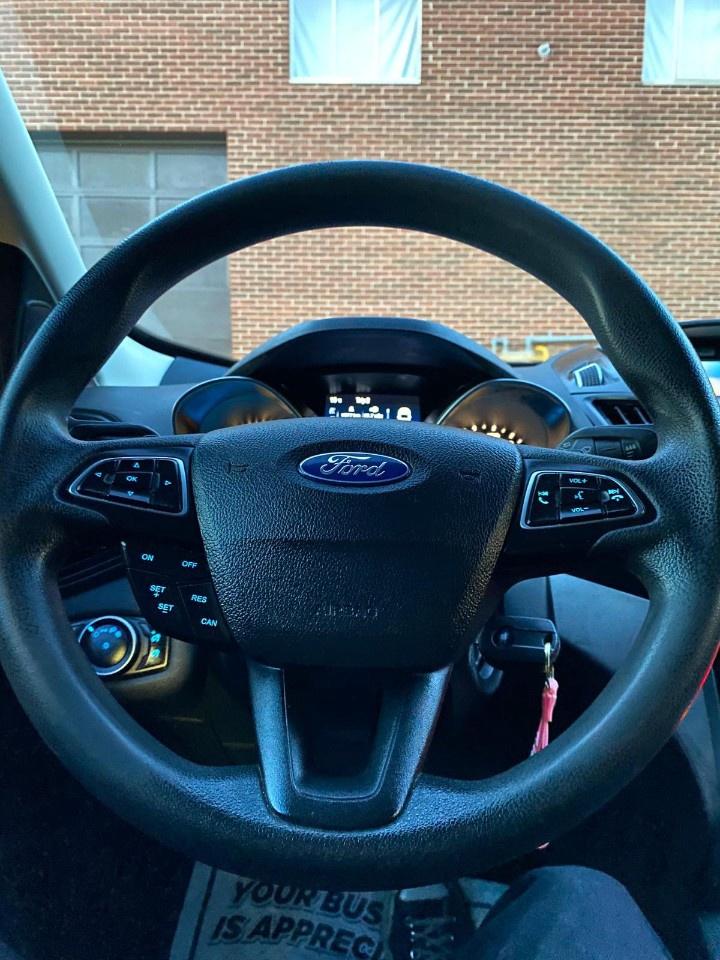 2017 Ford Escape 4WD 4dr SE Photo