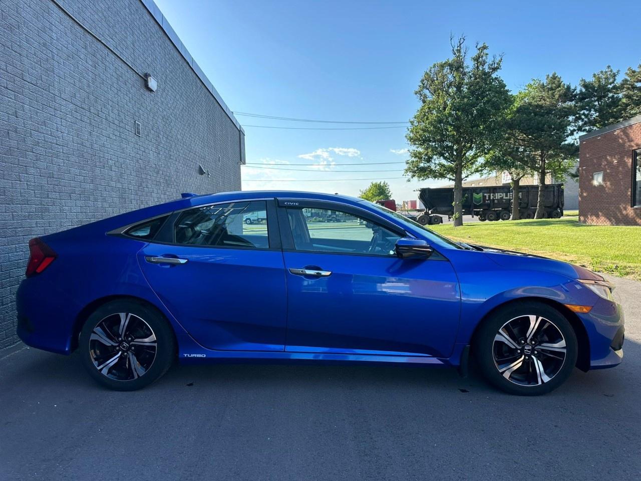 2018 Honda Civic Sedan Touring CVT Sedan Photo