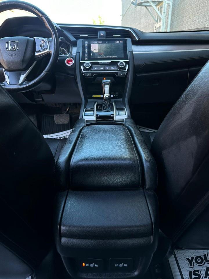 2018 Honda Civic Sedan Touring CVT Sedan Photo