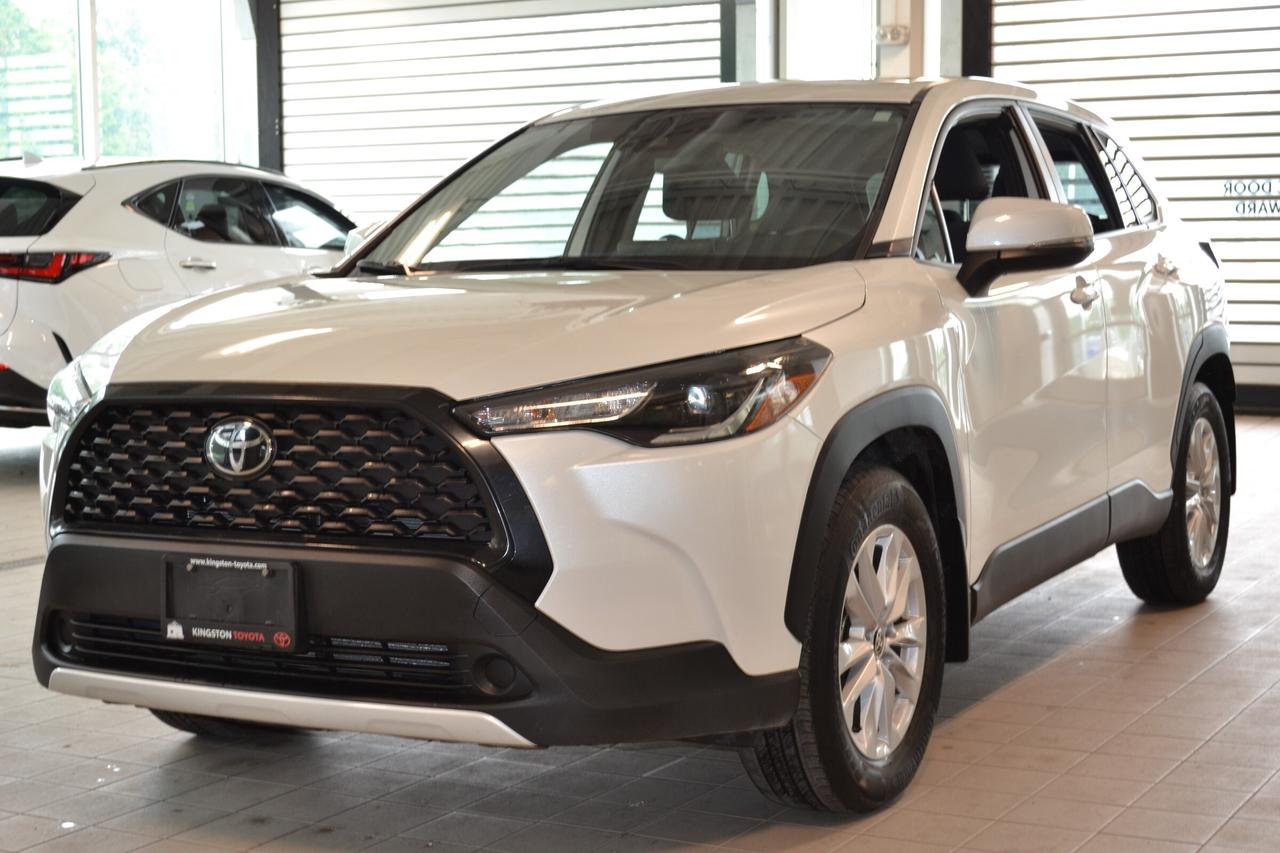 2022 Toyota Corolla Cross LE Photo0