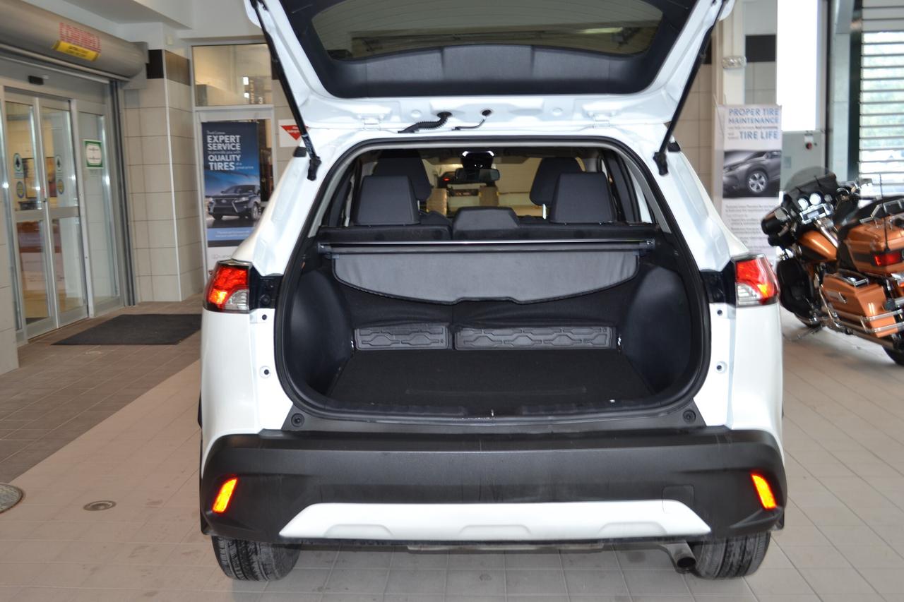 2022 Toyota Corolla Cross LE Photo