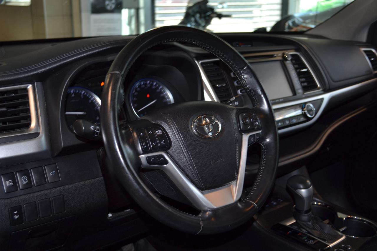 2017 Toyota Highlander AWD 4DR XLE Photo