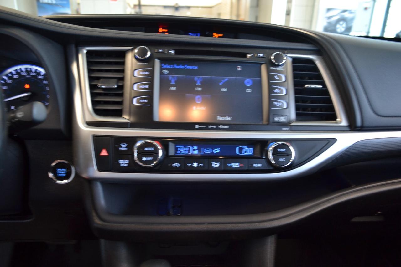 2017 Toyota Highlander AWD 4DR XLE Photo
