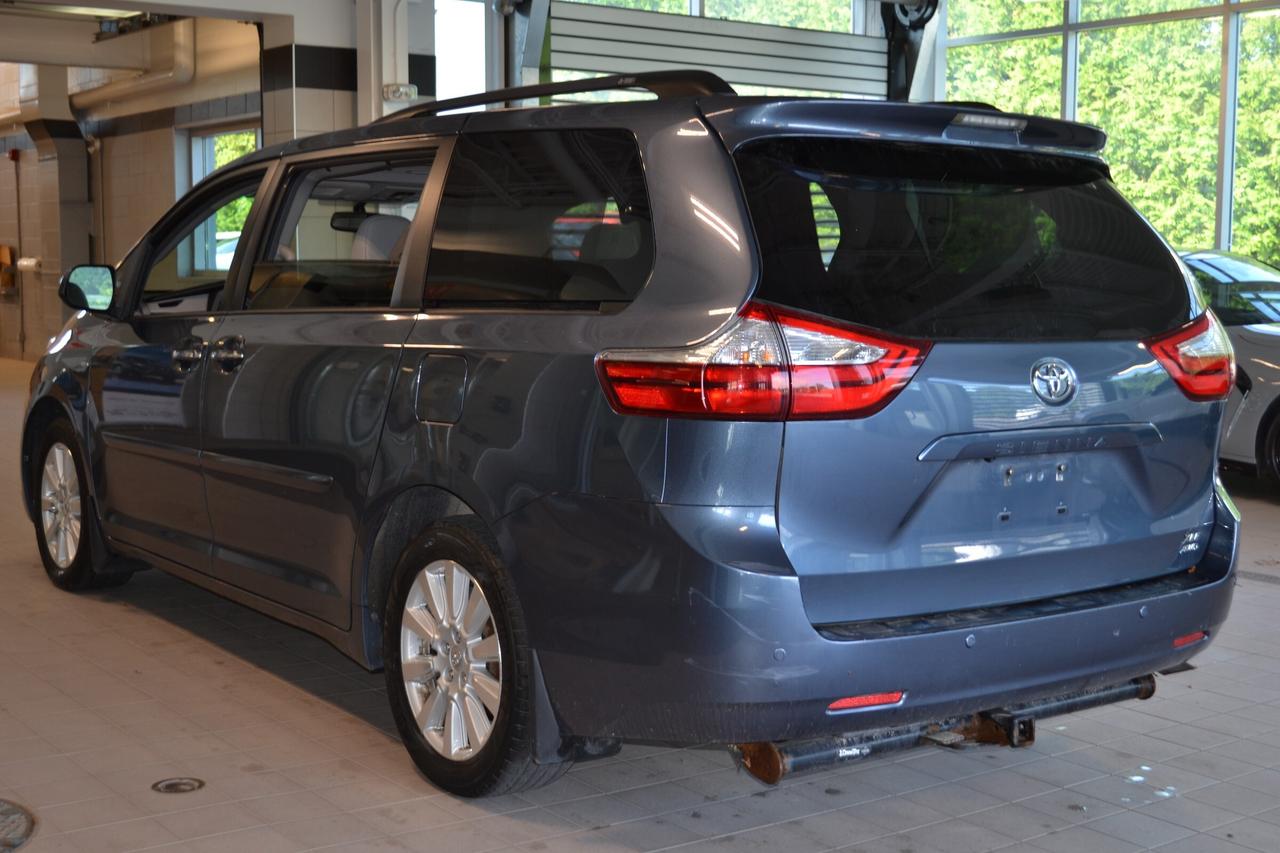2017 Toyota Sienna XLE 7 Passenger Photo